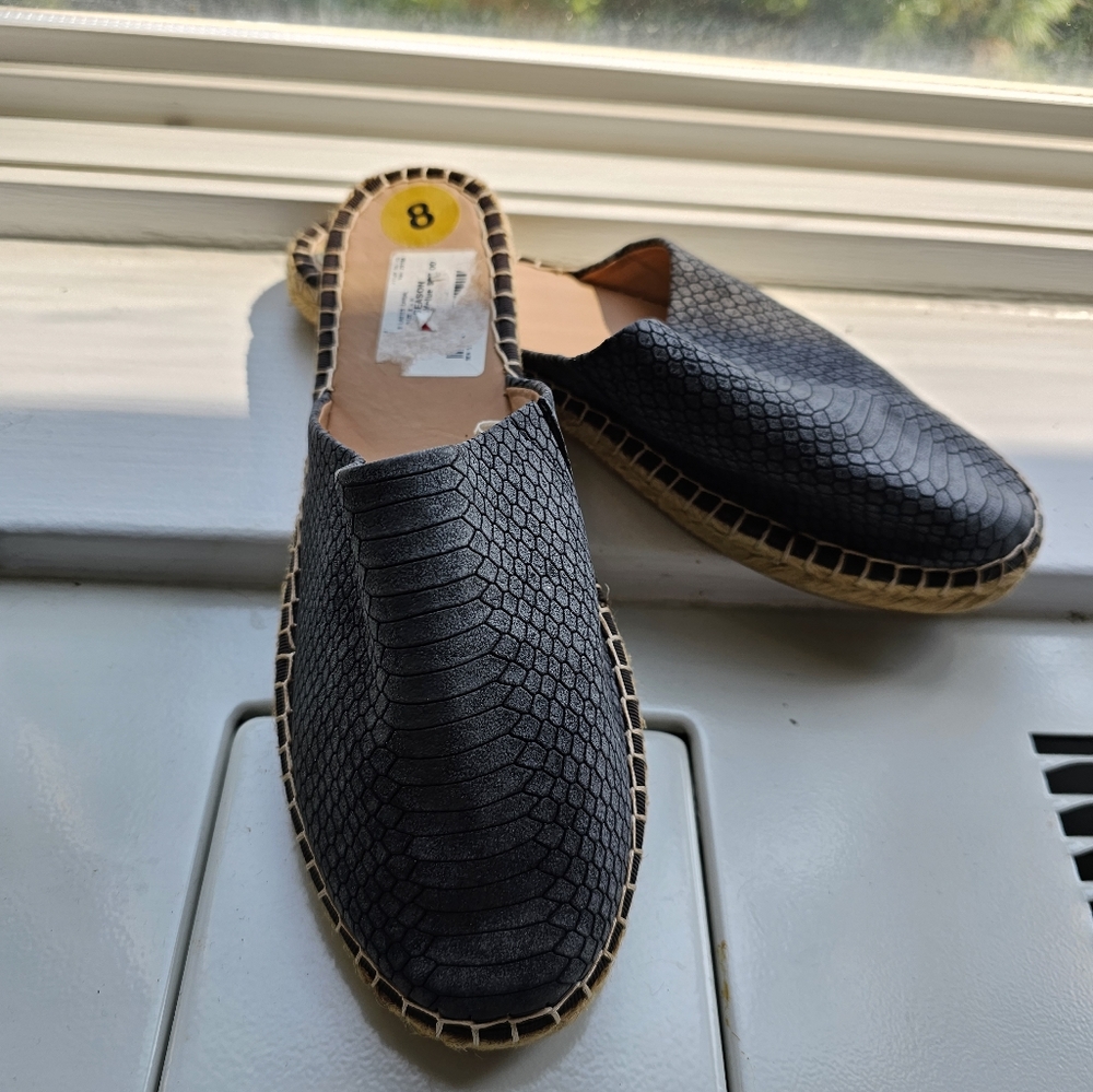 Shoe - Picture 3 of 5